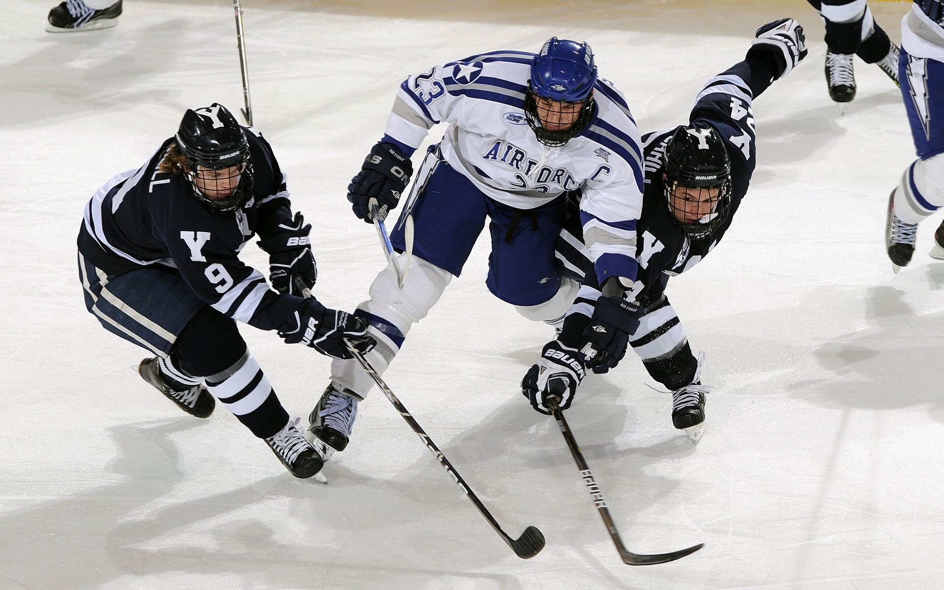 爱游戏入口-当蓝鹰遇上北欧海盗，佩德里用魔法书写无解定义